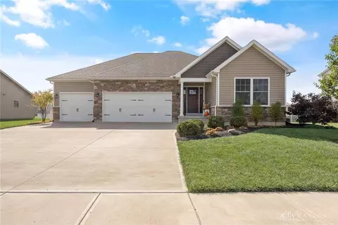 236 Quail Hollow Dr, Brookville, OH 45309