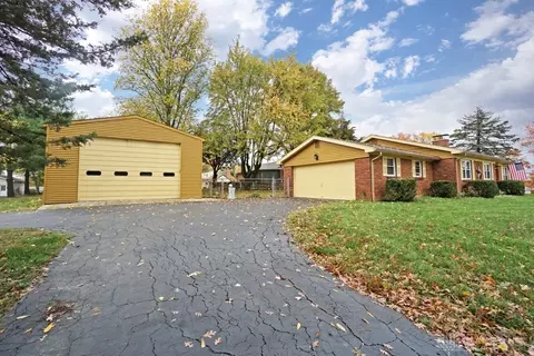 10565 Heathercrest Cir, Cincinnati, OH 45241 photo 2