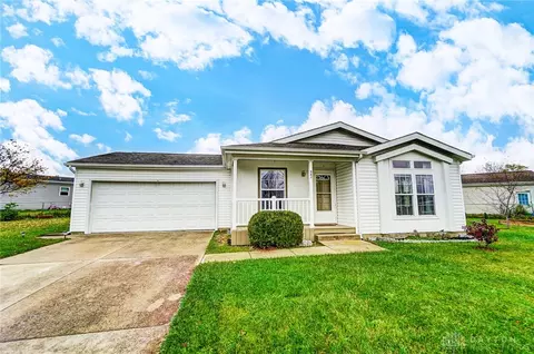 561 Cross Creek Cir, Wilmington, OH 45177