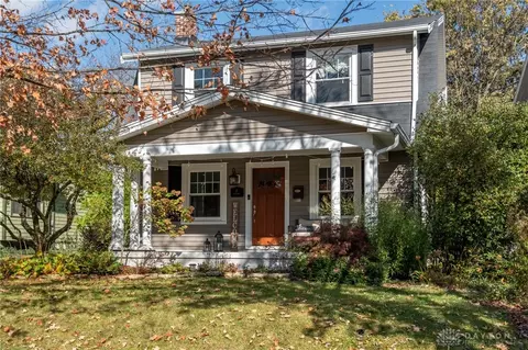 17 Wiltshire Blvd, Oakwood, OH 45419