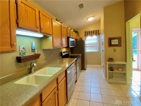 6657 Brigham Sq, Centerville, OH 45459 photo 12