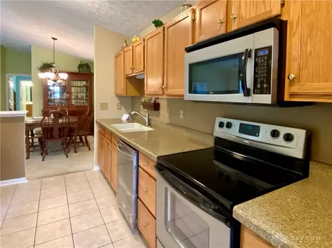 6657 Brigham Sq, Centerville, OH 45459 photo 13