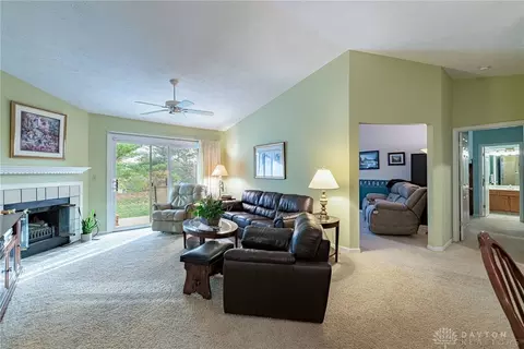 6657 Brigham Sq, Centerville, OH 45459 photo 4