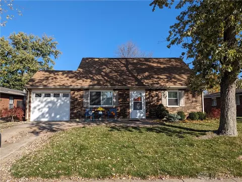 2477 E Foxchase Ct, Troy, OH 45373
