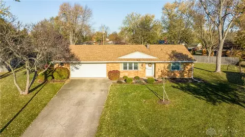 304 Doris Ct, Englewood, OH 45322