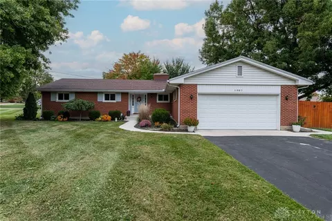 1087 Grove Hill Dr, Dayton, OH 45434