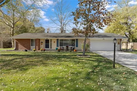 2307 Lakeview Dr, Bellbrook, OH 45305