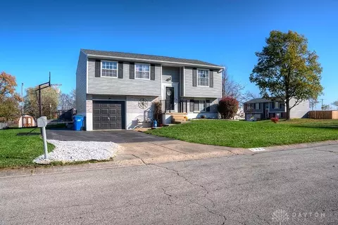 6300 Silverbell Ct, Clayton, OH 45315