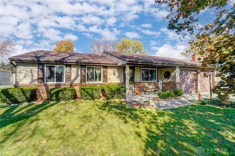 805 Sunset Dr, Englewood, OH 45322