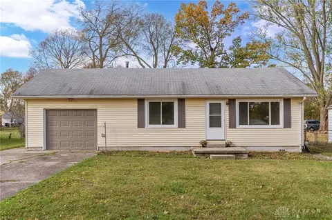 65 Truman Dr, Fairborn, OH 45324