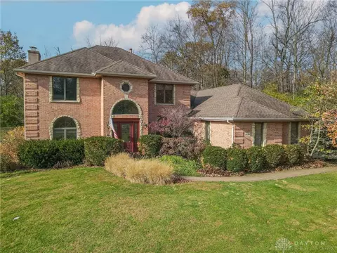 1419 Clear Brook Dr, Sugarcreek Township, OH 45440