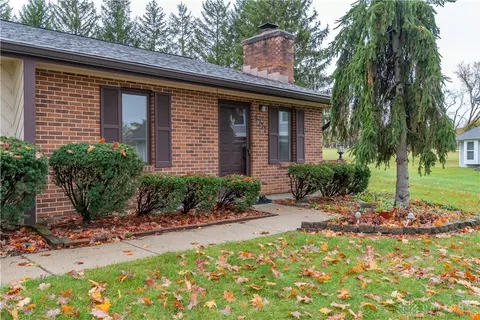 9711 Fairwind Ct, Dayton, OH 45458