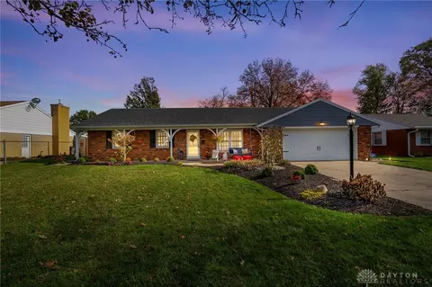 973 Crestview Dr, Troy, OH 45373