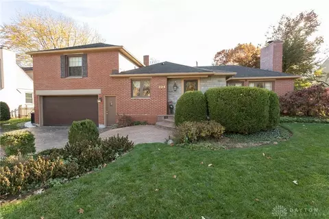 334 Beverly Pl, Oakwood, OH 45419