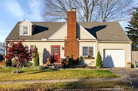 11 Carrlands Dr, Dayton, OH 45429