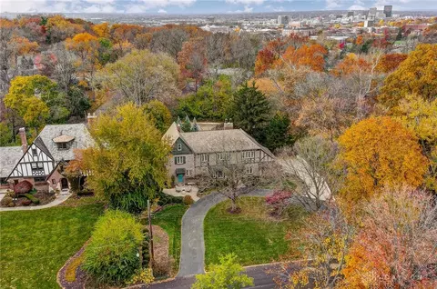 295 Hathaway Rd, Oakwood, OH 45419