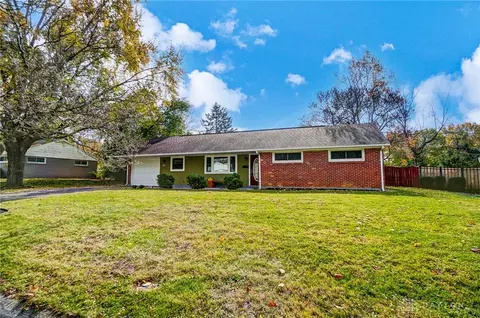 120 Blackstone Dr, Dayton, OH 45459