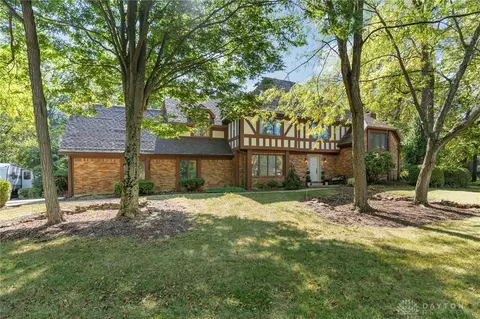 2782 Cricket Woods Dr, Dayton, OH 45414