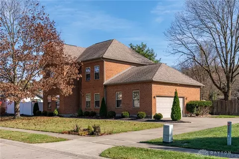 702 Sunnymead Dr, Fairborn, OH 45324