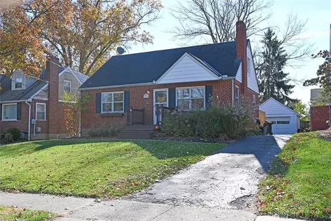 7825 Maple Leaf Dr, Madeira, OH 45243 photo 2