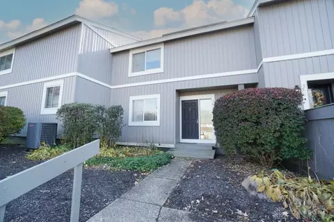 54 Twin Lakes Dr, Fairfield, OH 45014