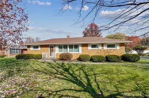 990 Whitestone Rd, Xenia, OH 45385