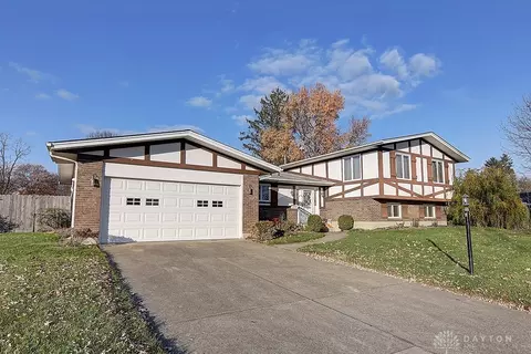 2073 Oak Tree Dr, Dayton, OH 45440