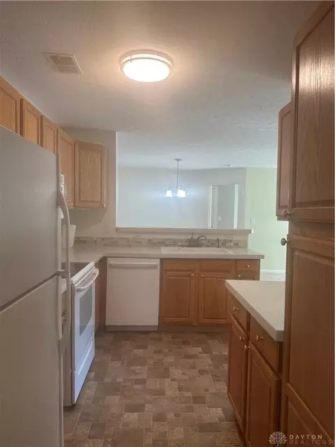 3047 Cumberland Ln #102, Beavercreek, OH 45431