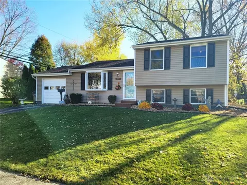 205 Brentwood Dr, Englewood, OH 45322