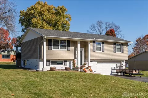 2661 Delavan Dr, Dayton, OH 45459
