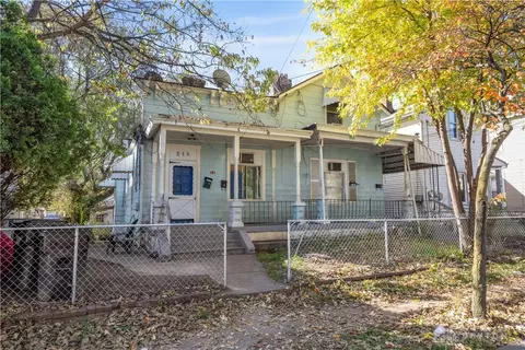 215 W 70th St, Cincinnati, OH 45216