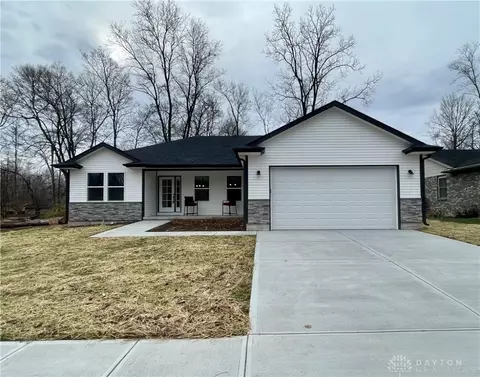 208 Esther Dr, Lewisburg, OH 45338