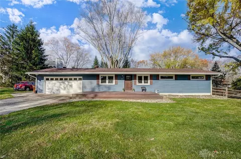 27 Pine Bluff Dr, Dayton, OH 45440