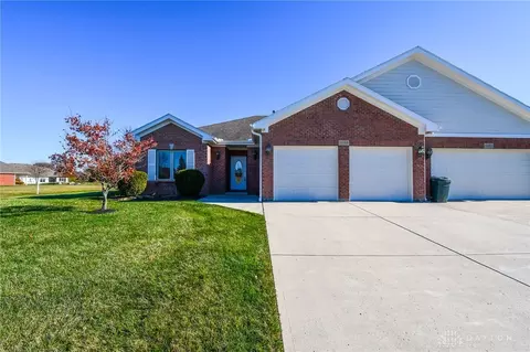 1484 Lantern Ln, Troy, OH 45373 photo 3