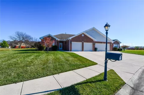 1484 Lantern Ln, Troy, OH 45373 photo 2