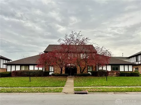 5520 Cobblegate Dr, Dayton, OH 45449