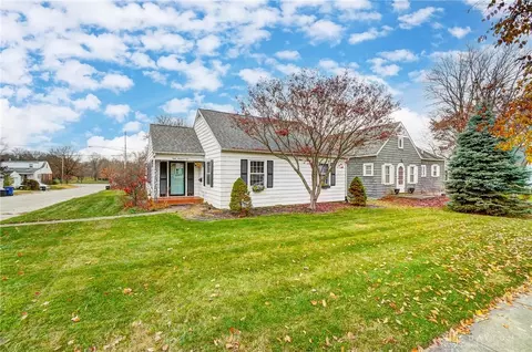 801 Snowhill Blvd, Springfield, OH 45504