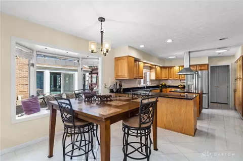 1451 Lindenhurst Dr, Centerville, OH 45459 photo 17