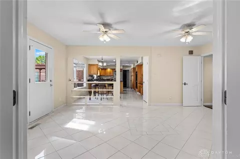 1451 Lindenhurst Dr, Centerville, OH 45459 photo 15