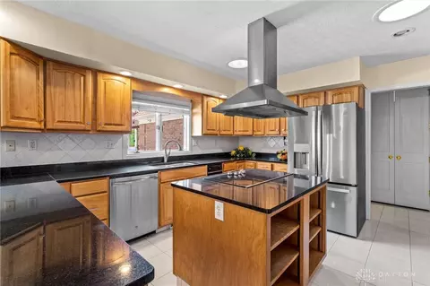 1451 Lindenhurst Dr, Centerville, OH 45459 photo 18