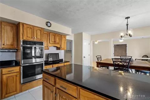 1451 Lindenhurst Dr, Centerville, OH 45459 photo 19
