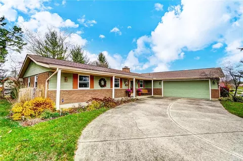 517 Rising Hill Dr, Fairborn, OH 45324