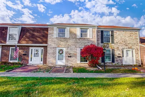2521 Jamestown Ct, Fairborn, OH 45324