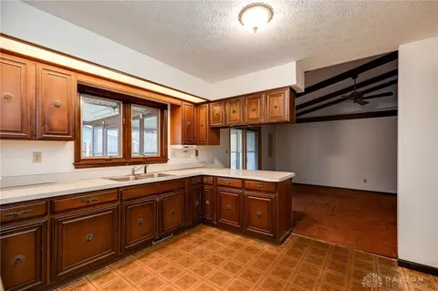 2406 Portage Path, Bellbrook, OH 45305 photo 12