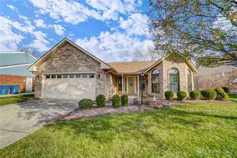 8810 Christygate Ln, Huber Heights, OH 45424