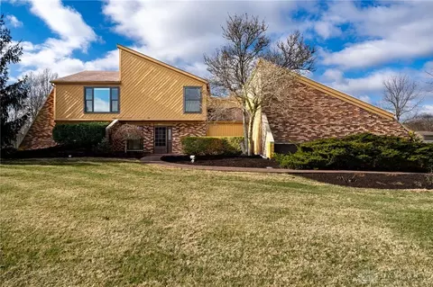 9831 Paragon Rd, Centerville, OH 45458