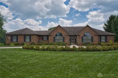 5736 Swan Dr, Clayton, OH 45315