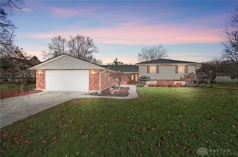 1009 Fernshire Dr, Centerville, OH 45459