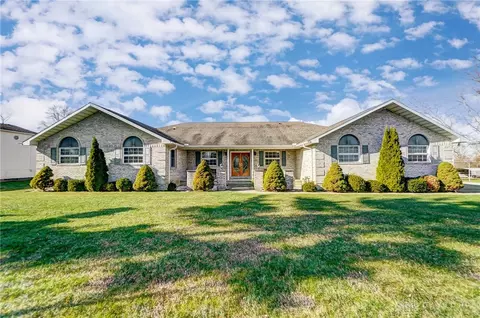 2147 Tulane Dr, Beavercreek, OH 45431
