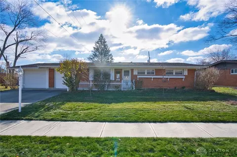 212 Brownstone Dr, Englewood, OH 45322